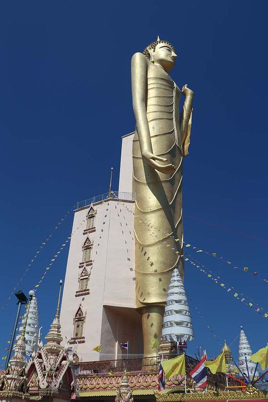Phra Maha Chedi Chai Mongkol 