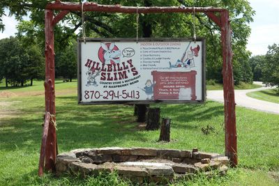Hillbilly Slim's, Eating Place Close-By
