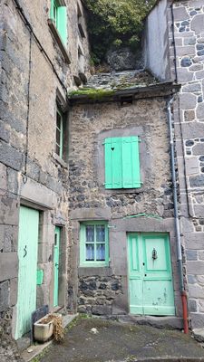 252 Vacances dans le Cantal - 20F035~1 optimise Pbase.jpg