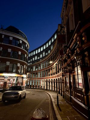 An alley near London St. Paul's