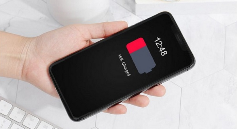 iPhone 13 Pro Max yếu pin phải thay gấp, nên thay pin chính hãng hay không chính h