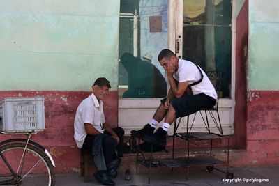 Shoe polish worker