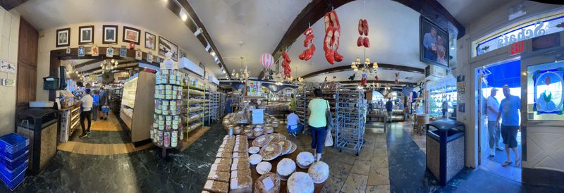 Schats Bakery, Bishop