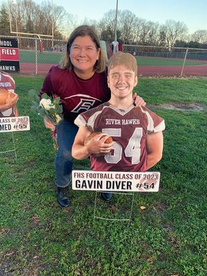 fhs-seniornight22.jpg