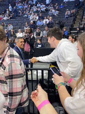 jaywright-gavin-shake.jpg
