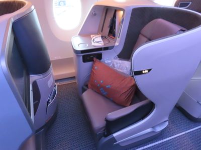 Singapore Airlines Melbourne to Singapore business class seat
