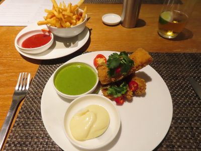 Qantas first lounge Los Angeles