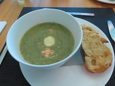 Qantas first lounge Melbourne