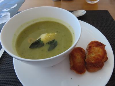 Qantas first lounge Sydney