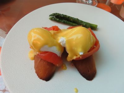 Dubai Emirates first lounge