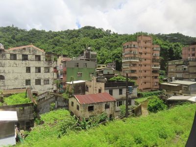 view from Keelung to Taipei train
