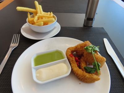 Qantas Sydney first lounge