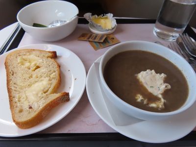 Qantas business class Sydney to Jakarta