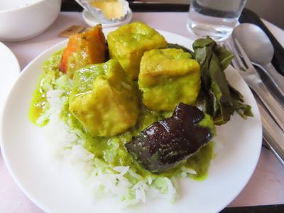 Qantas business class Sydney to Jakarta