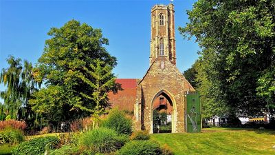 Greyfriars Church, World war 1 memorial garden.jpg