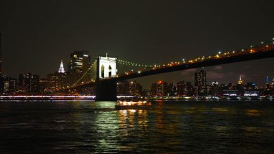 Manhattan skyline at Brooklyn Bridge