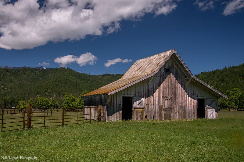 Barn near Mt. Shasta