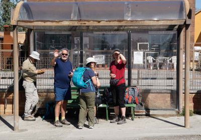 _DSC1623-Waiting-for-Bus-in-Arbia.jpg