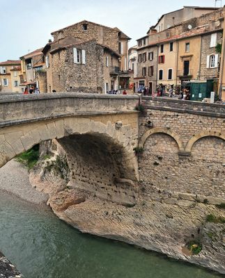 0055-20250502_181702Vaison-La-Romaine.jpg