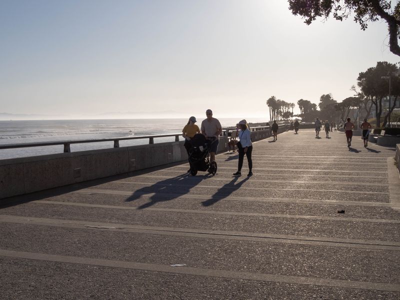 promenade stroll
