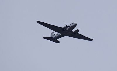 Douglas DC-3 .