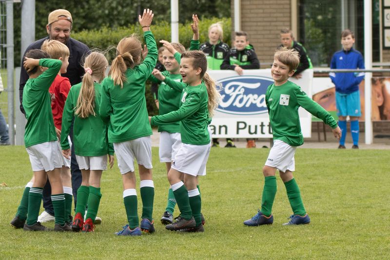 2022.05.25.a game against their mothers...