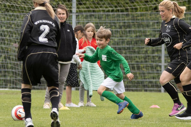 2022.05.25.a game against their mothers...