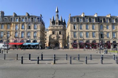 Quai de Richelieu and Porte Cailhau