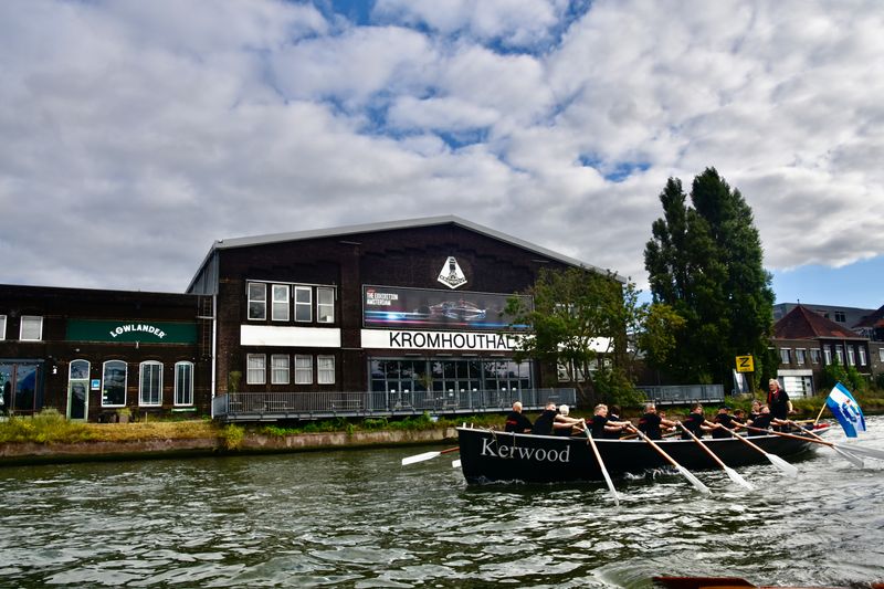 Kweekschool v.d. Zeevaart Roeiploeg Oud-Kwekelingen en Roeiploeg 't Kaagschuim van KWV De Kaag, Warmond