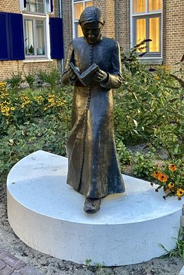 A praying priest by Fons Versluys  1947 - 2018