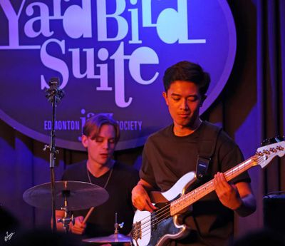 8T5A8039 Karl Salingua, bass