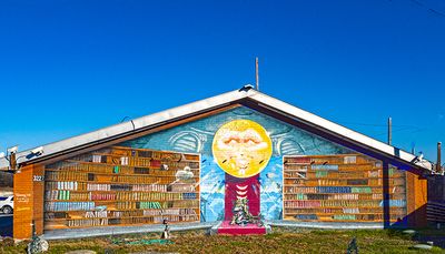 Mural seen on the back of a Headshop (1/13/23)
