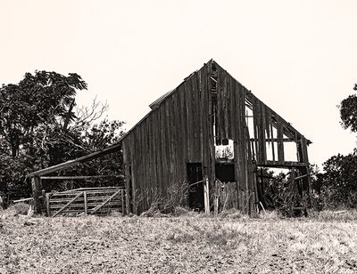 A barn that has seen better days