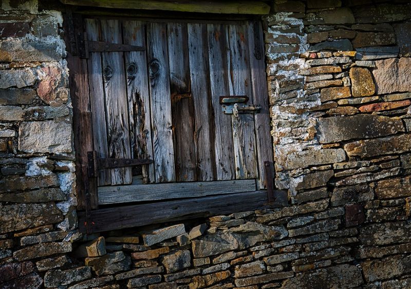 Access to the old barn.