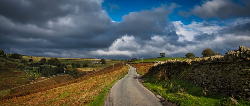 The road from Trelewis to Gelligaer Common.