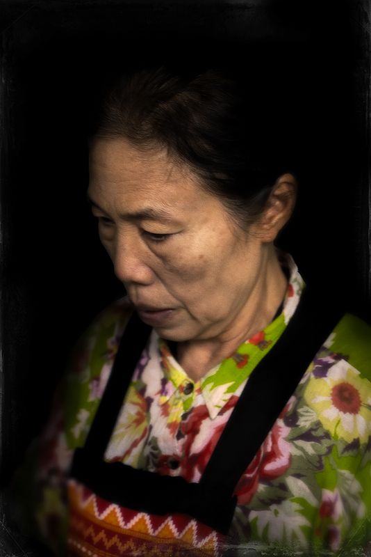 LADY-VENDOR.jpg