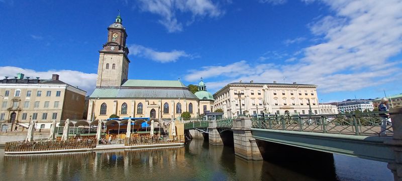 Located in the city centre next to Gustaf Adolf's square