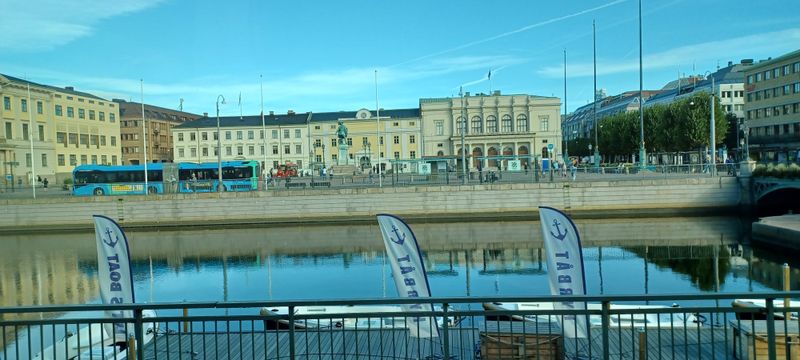 Gustaf Adolf's(King & founding father of Gothenburg) square was Stortorget(Big Square)til 1854