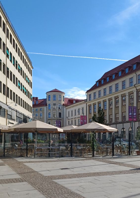 Kungsportsplatsen(King's Gate Place)- was the main entrance to the fortified city, which was and still is surrounded by a moat