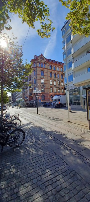 Initially a residential street for the wealthy businessmen of the city