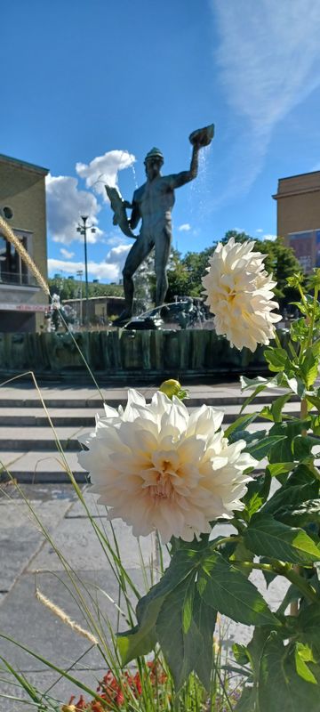 Historically a place of protests and forum for change, the statue has become one of the symbols of the city