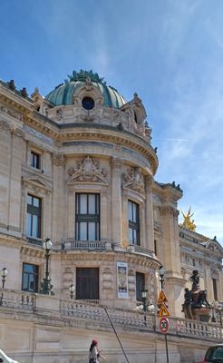 The opera house includes elements from the Baroque, the classicism of Palladio, and Renaissance architecture blended together