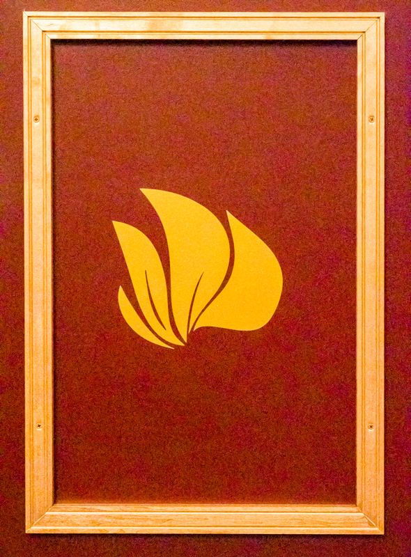 Logo on podium 4a