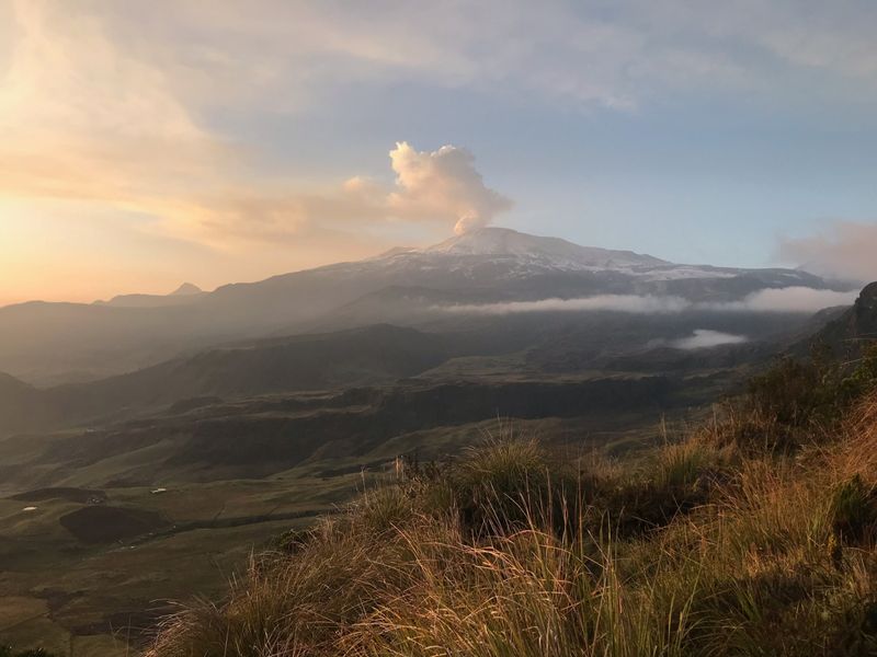 Le volcan montre un peu dactivit