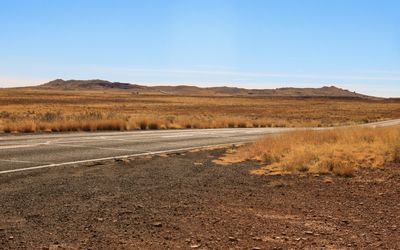 The Meteor Crater rim rising above the desert plain in Meteor Crater NL