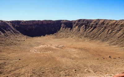The crater floor and south rim in Meteor Crater NL