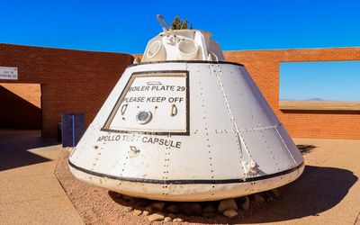 An Apollo test capsule on display in Meteor Crater NL