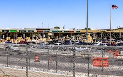 US bound traffic at the US Port of Entry in Chamizal National Memorial
