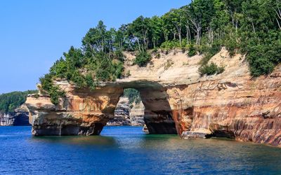 National Monuments and Historical Sites Tracker - One Shot