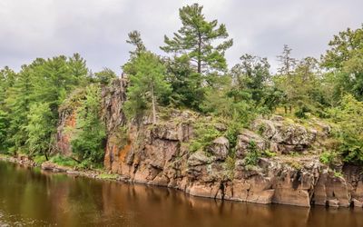View along the banks of the St. Croix River in St. Croix NSR